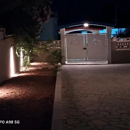 Isabella, Salento Nyaraló *